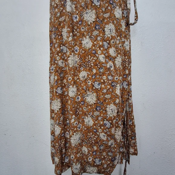 Old Navy Midi Wrap Dress Floral - Picture 8 of 12